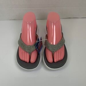 Skechers Women Gray and White Flip Flops Size 9